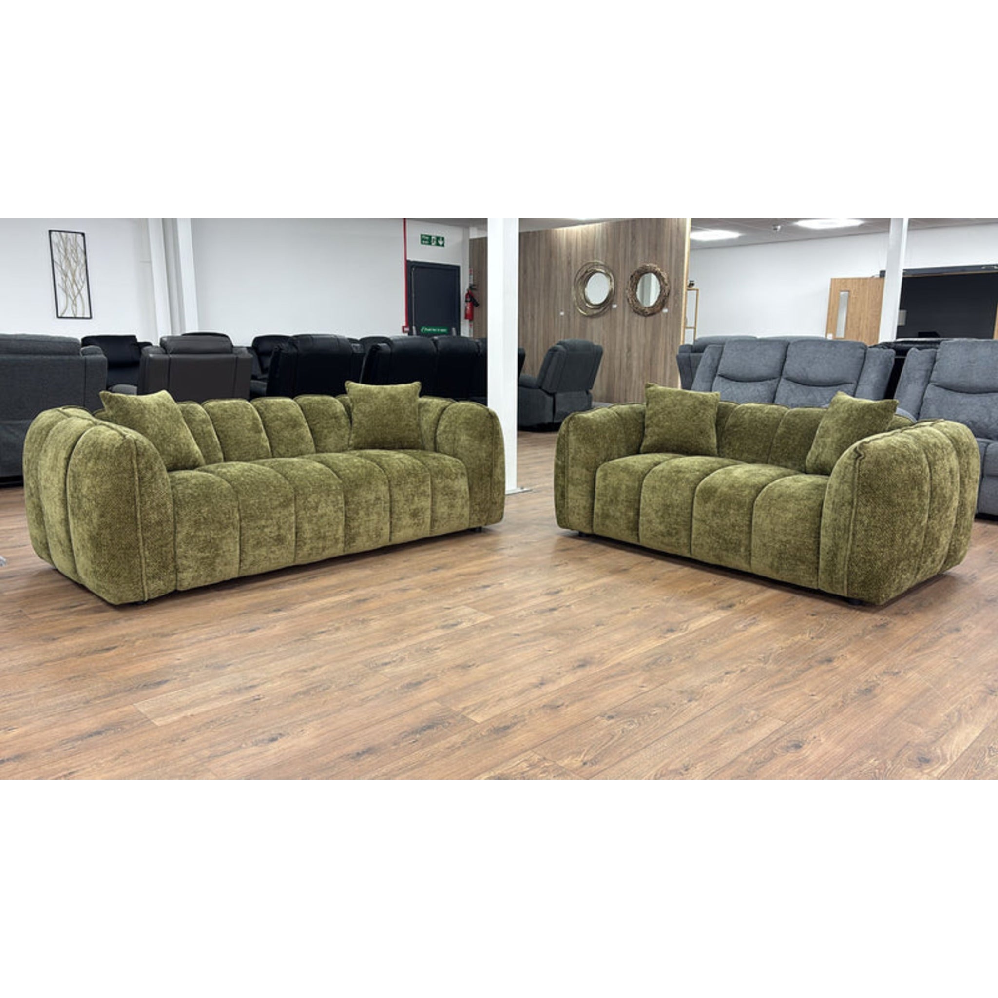 Vienna 3 Seater Sofa in Green (15181839335802) (15181840351610)