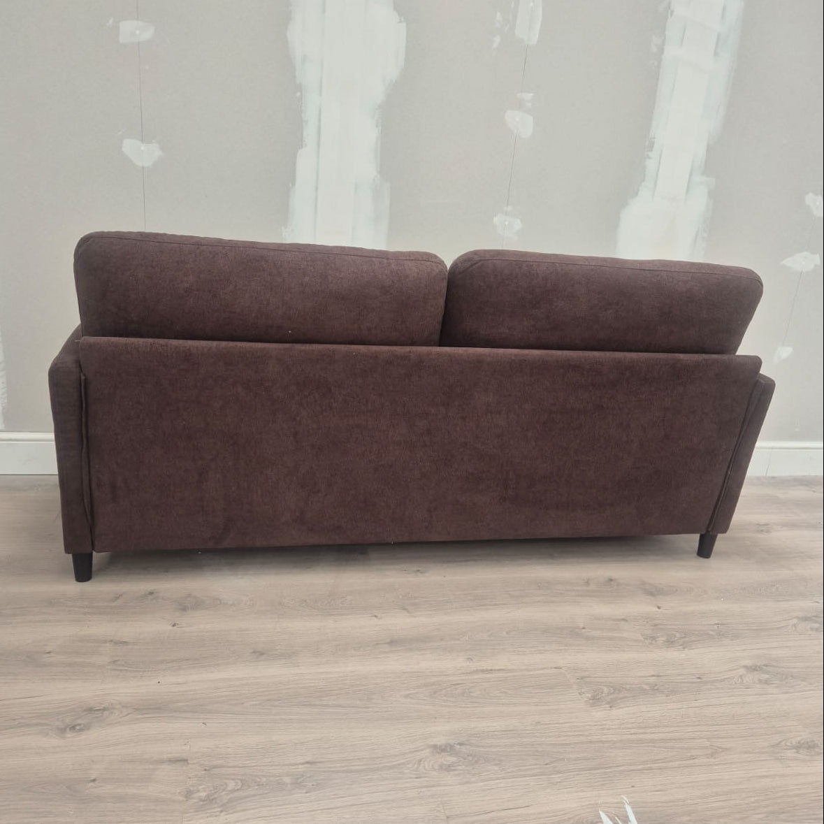 Modern 193cm Teddy 3-Seater Sofa with Square Armrests and Two Throw Pillows