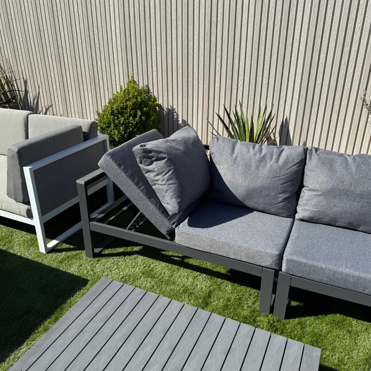 Luxe RHF Corner Set Charcoal Aluminium Frame With Grey Cushions - AMC Furniture