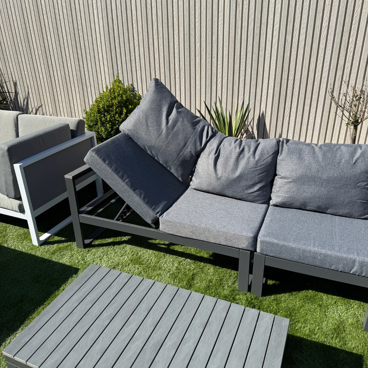 Luxe RHF Corner Set Charcoal Aluminium Frame With Grey Cushions - AMC Furniture