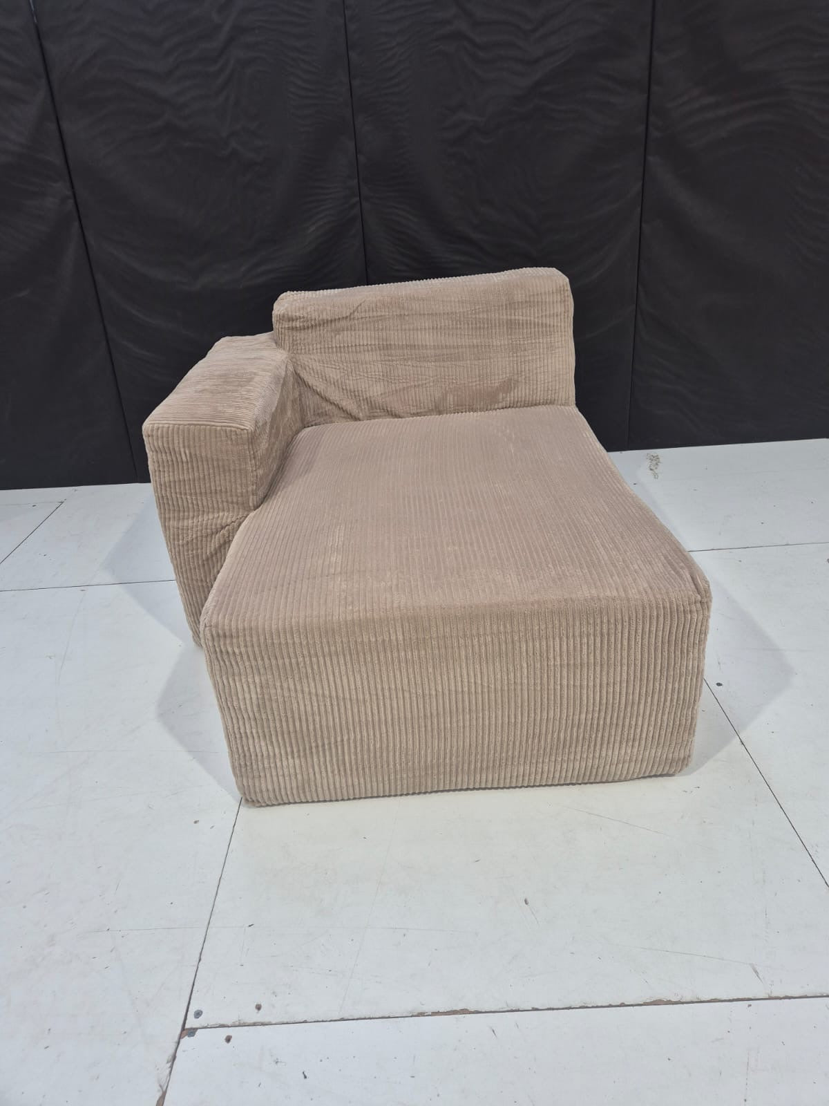 Upholstered Chaise Lounge – Elegant & Relaxing Comfort - AMC Furniture