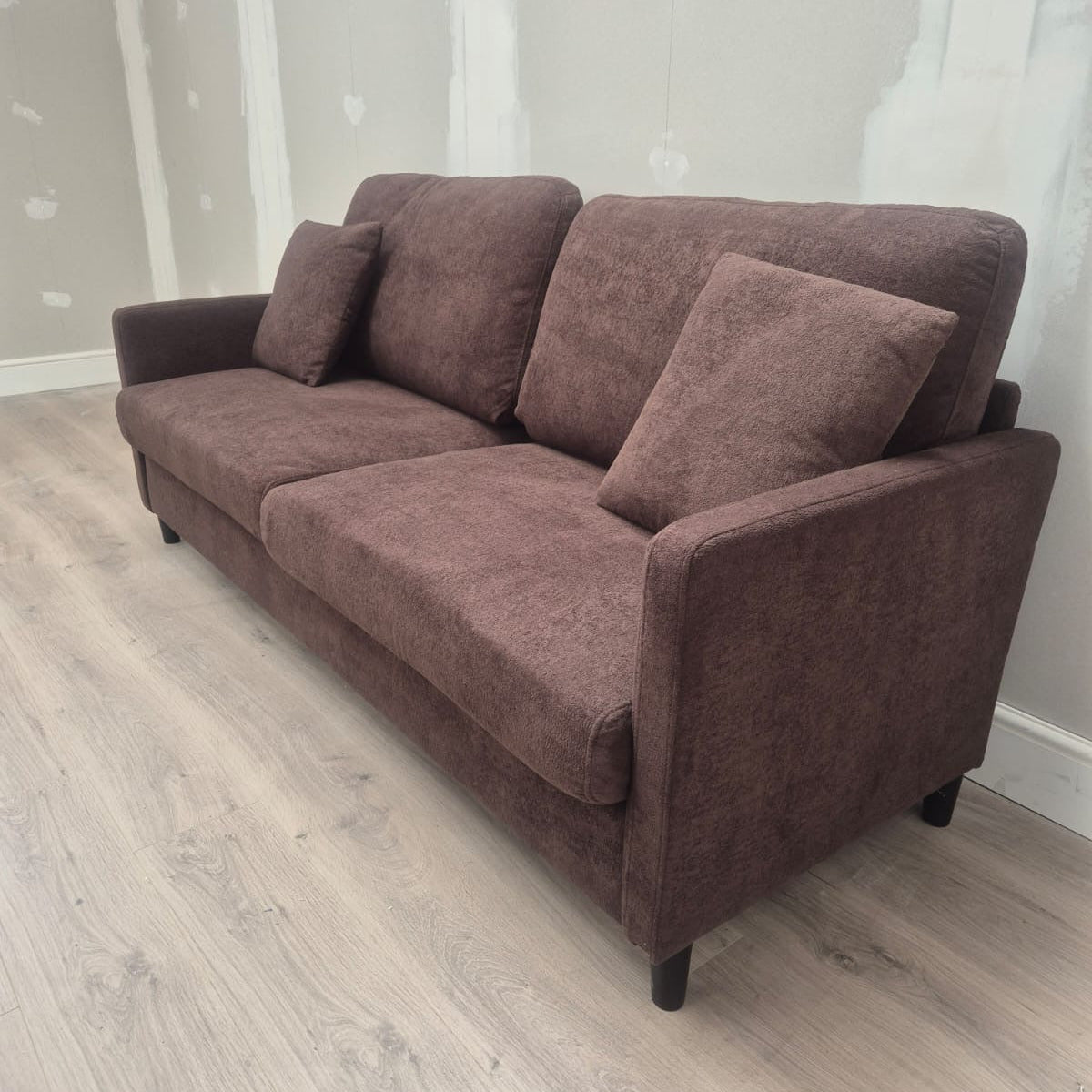 Modern 193cm Teddy 3-Seater Sofa with Square Armrests and Two Throw Pillows