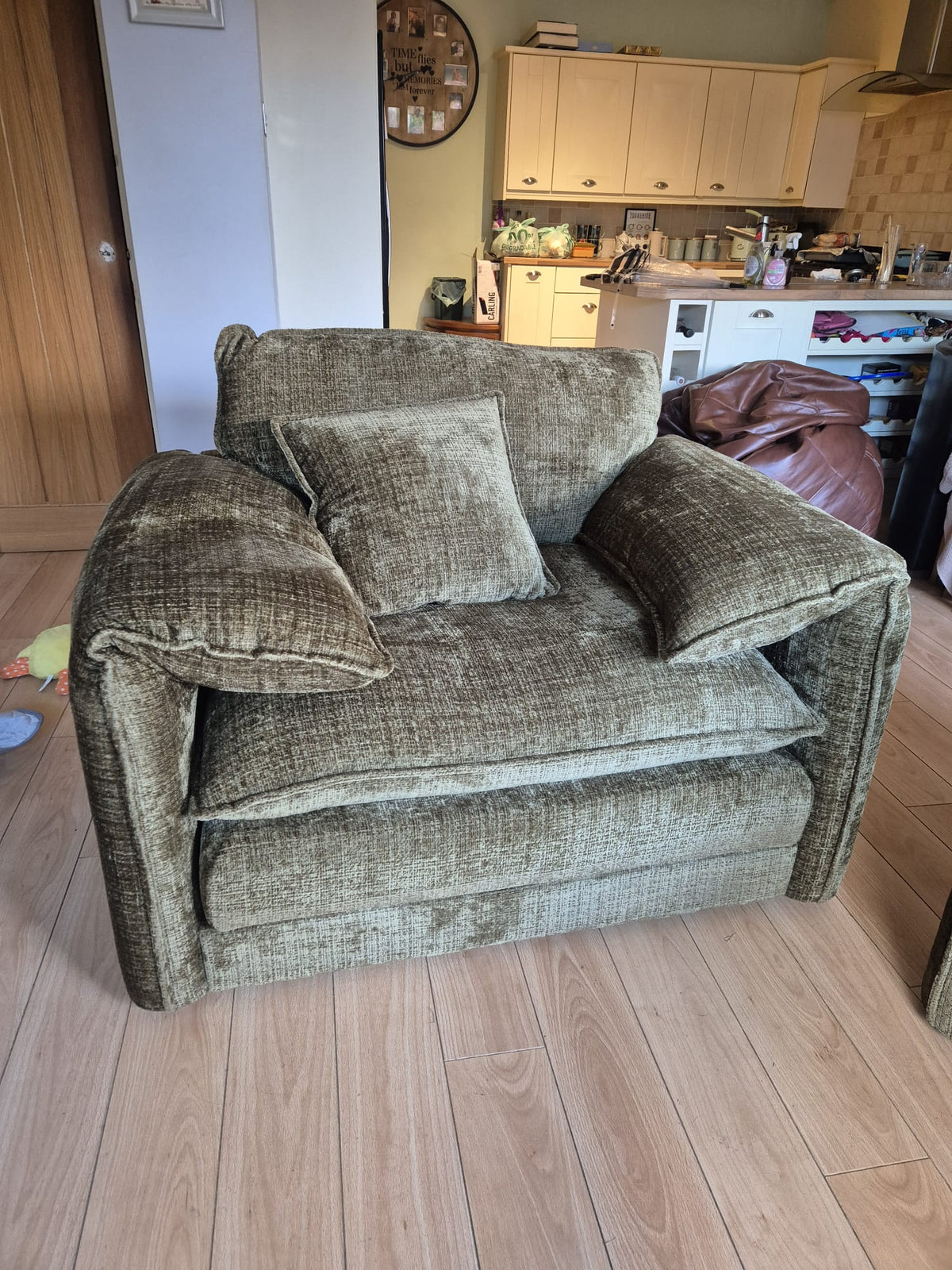 Aria Armchair in Green