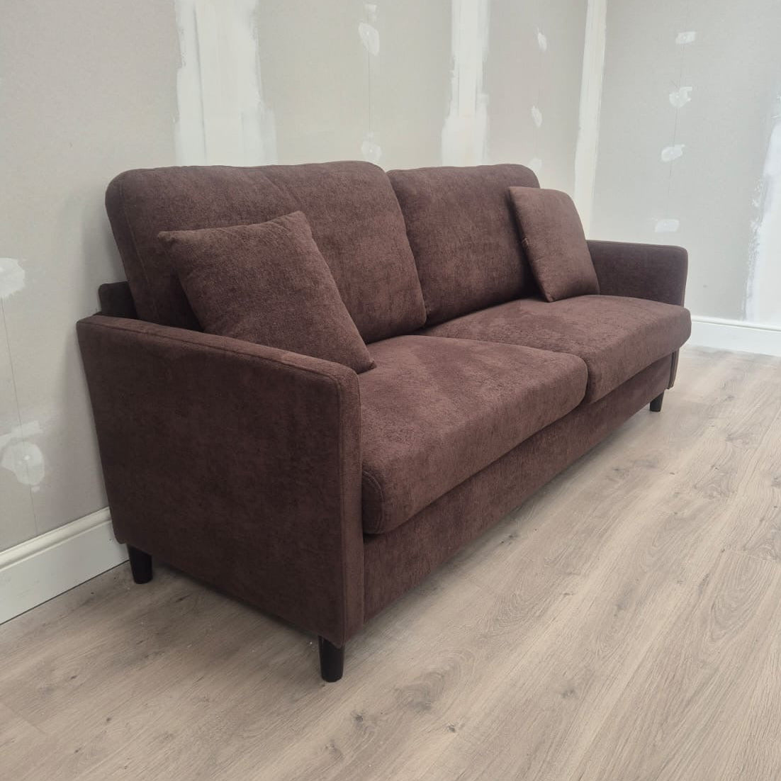 Modern 193cm Teddy 3-Seater Sofa with Square Armrests and Two Throw Pillows