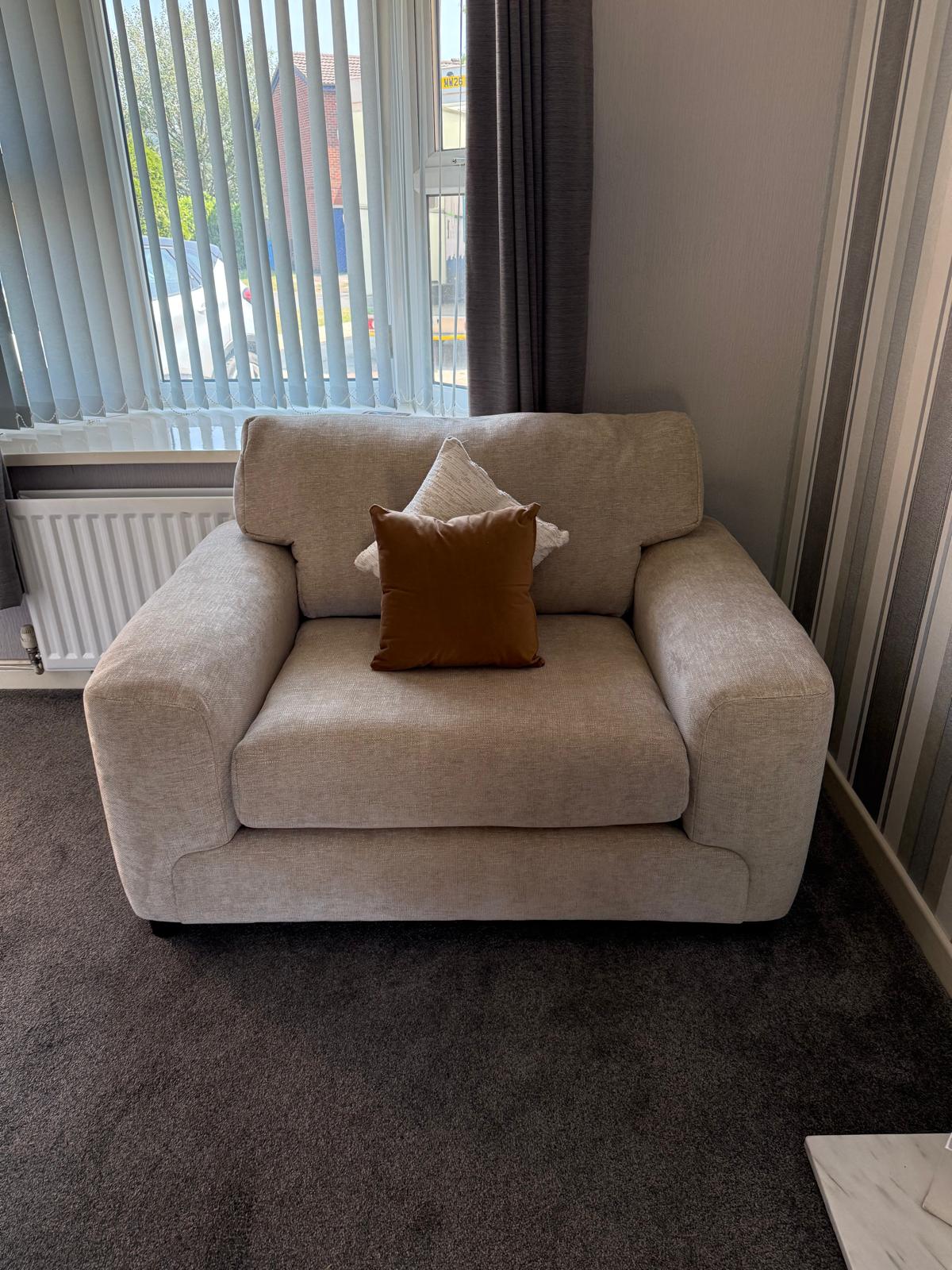 Eden Loveseat in Sand