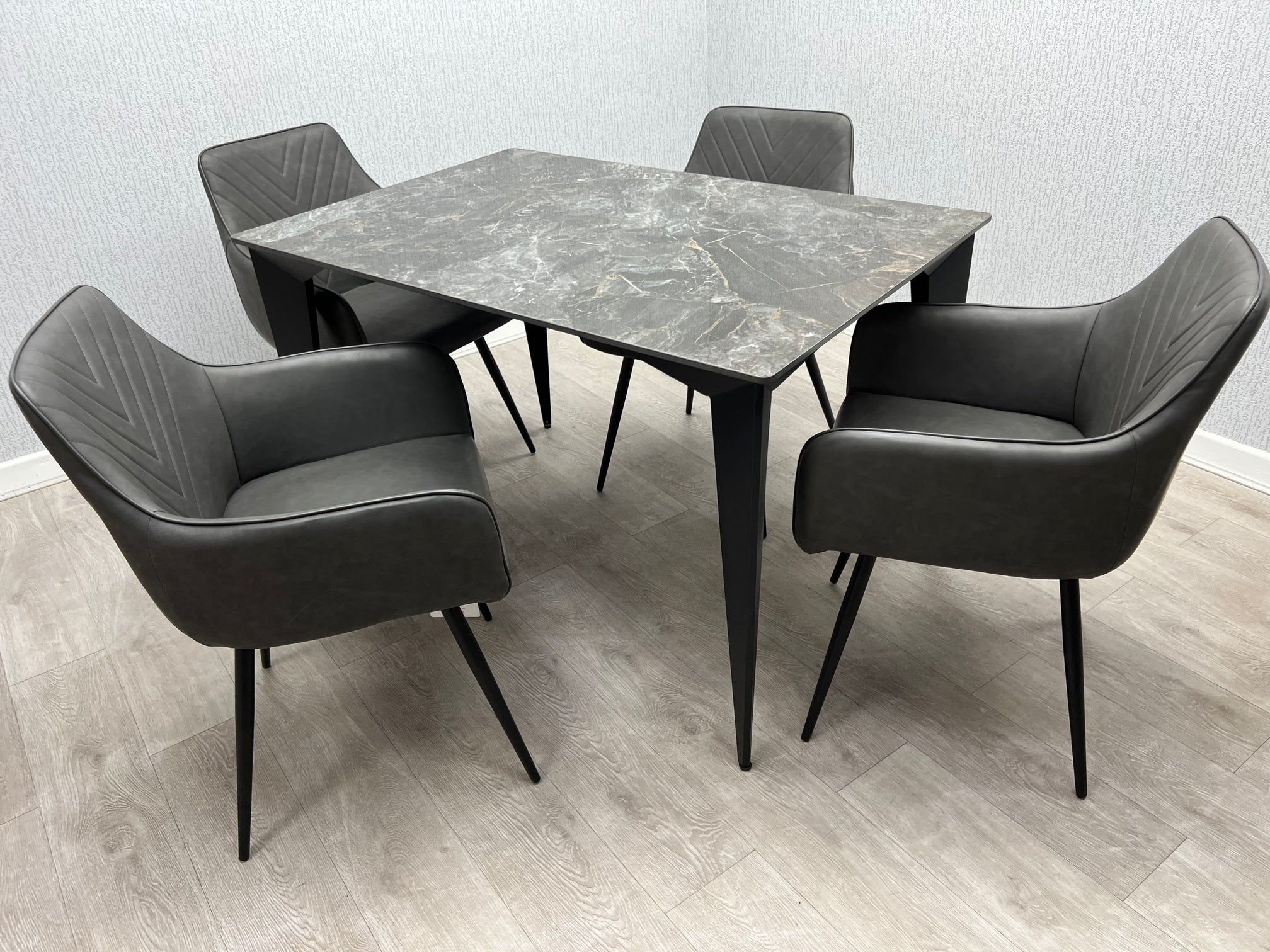 Ella Ceramic Black & Gold Table,1 (15294077665658)