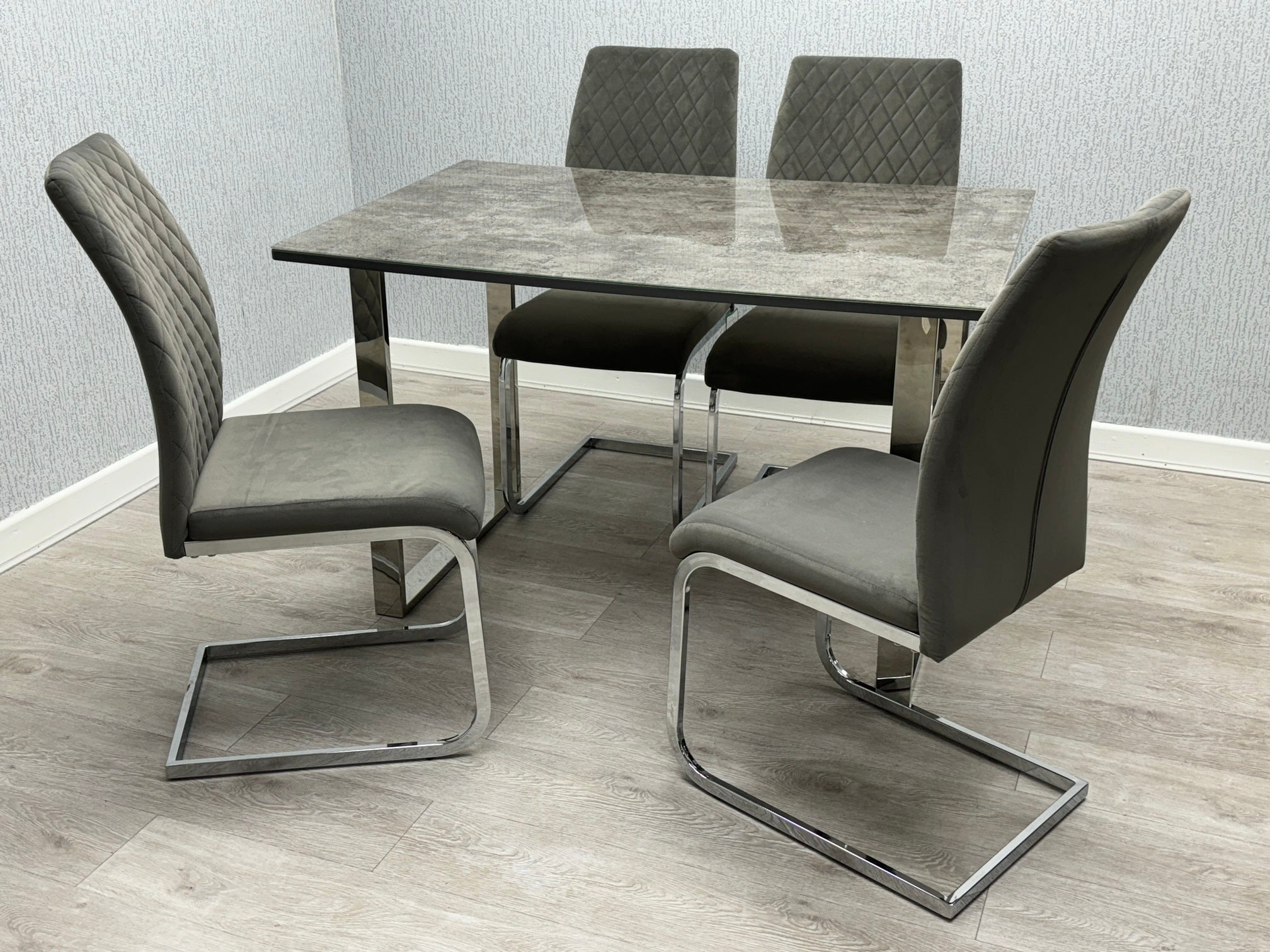 Tokyo Rectangle Dining Set + 4 Chairs, detail view (15294077796730)