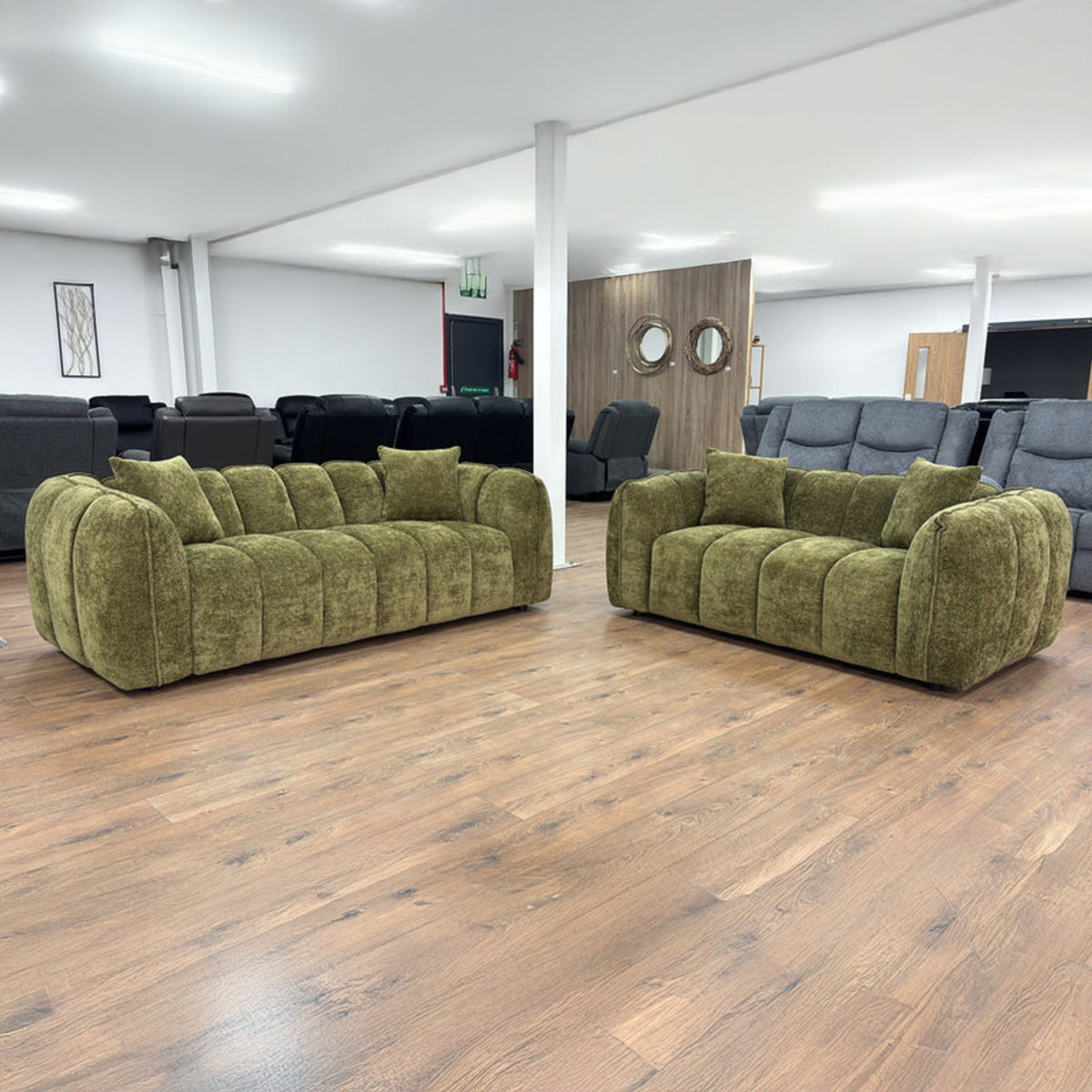 Vienna 3 Seater Sofa in Green (15181839335802) (15181840351610)